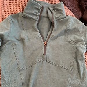 Lululemon size 6 quarter zip